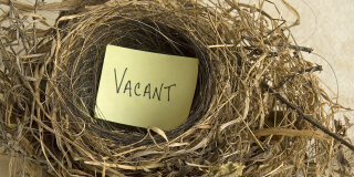Picture of a bird nest with a sticky note saying Vacant inside