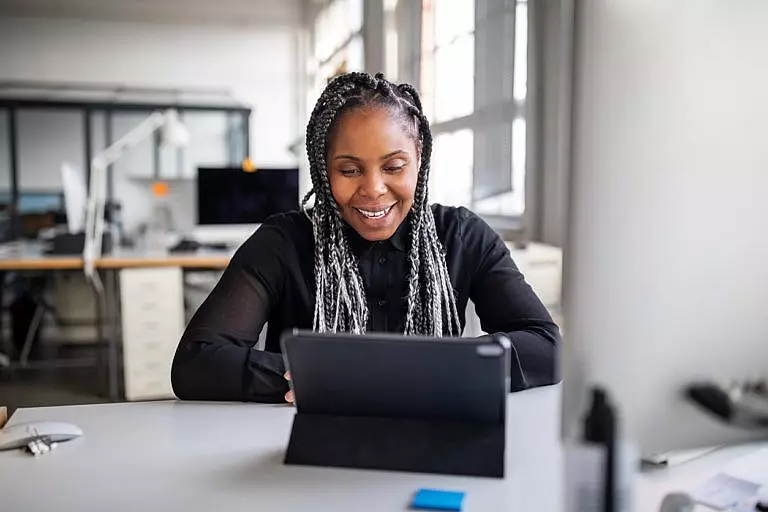 Woman virtually estate planning