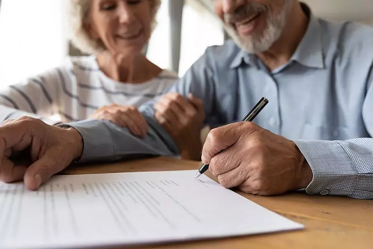 couple signing estate plan
