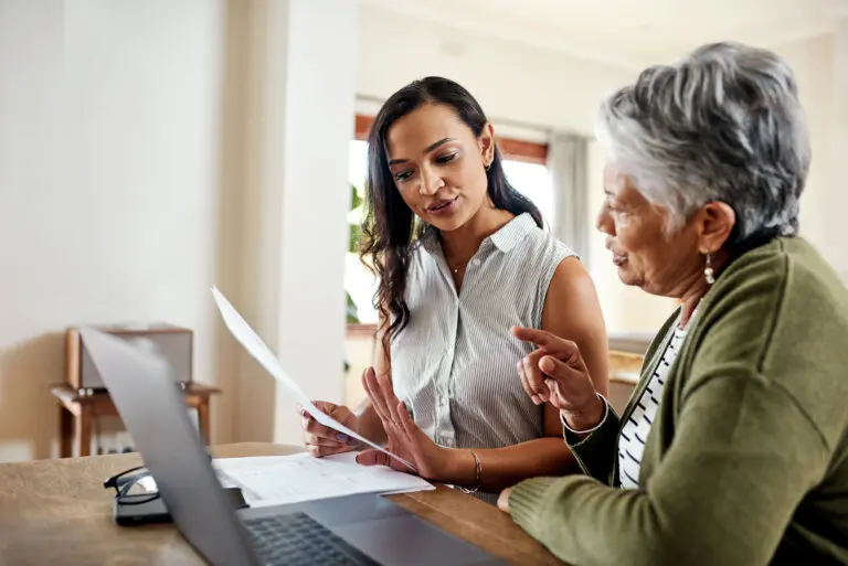 woman preparing a will with elderly woman